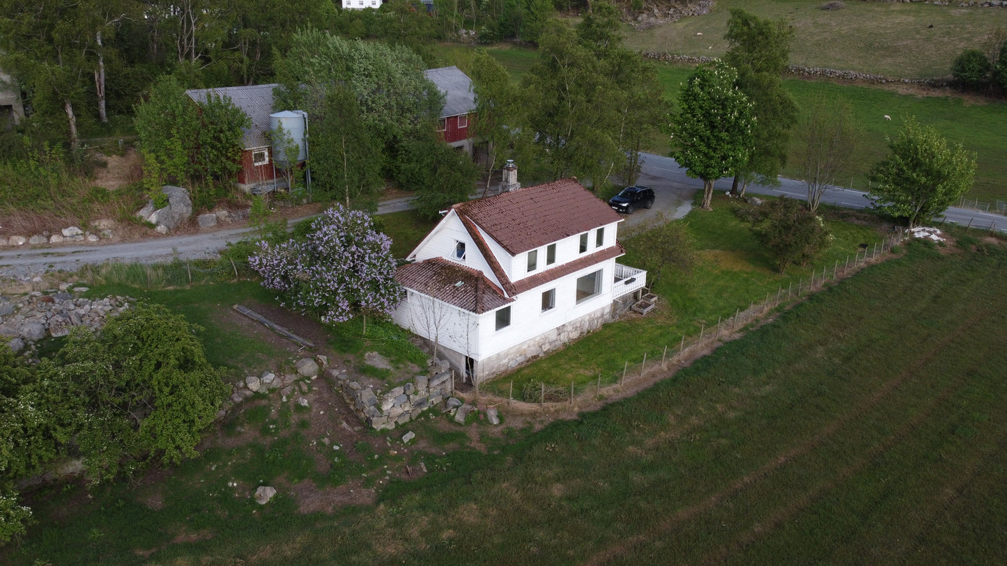 Dronebilde av hus